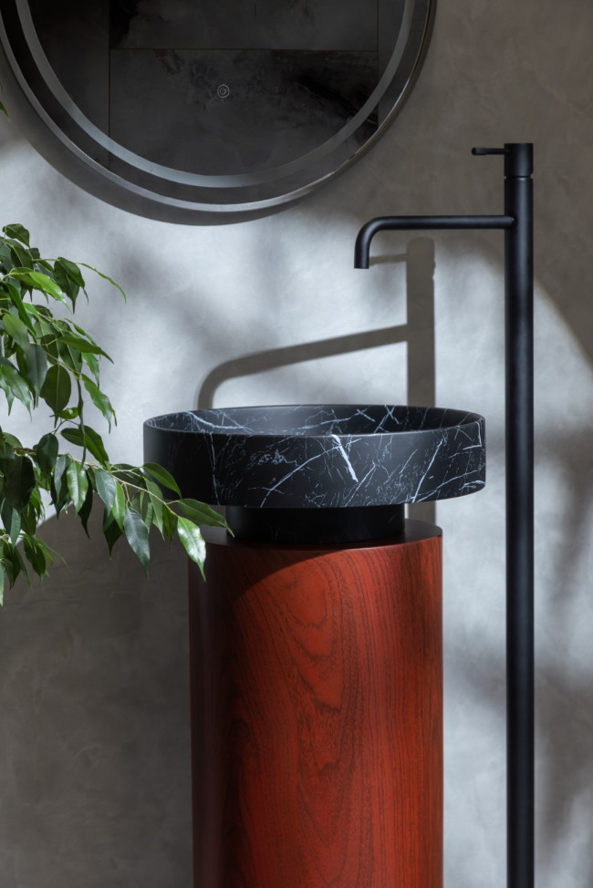 Раковина накладная SOLE Corian 400*130 Nero Marquina + Пьедестал для раковины Corian 300*720 Red Wood Раковина накладная SOLE Corian 400*130 Nero Marquina + Пьедестал для раковины Corian 300*720 Red Wood