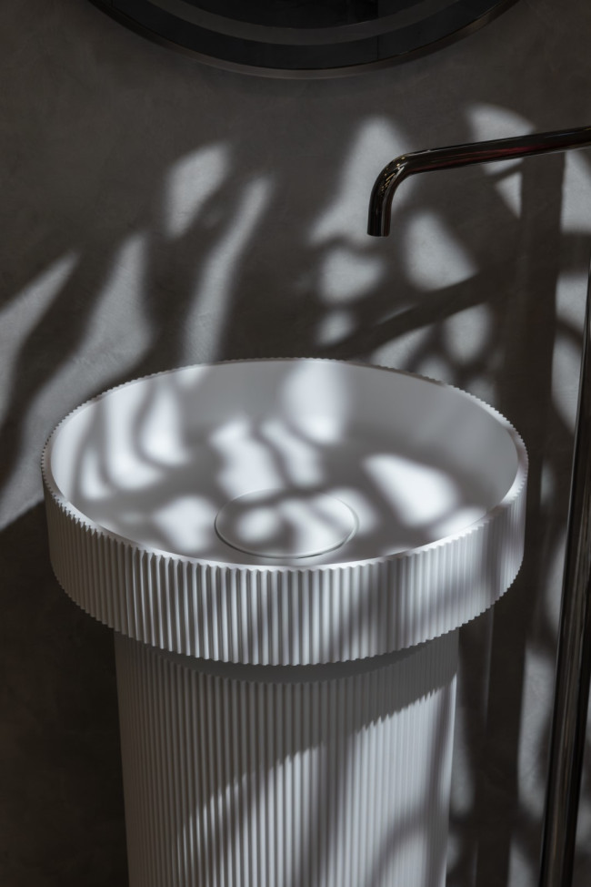 Раковина накладная рифленая SOLE Corian 400*130 Matte white + Пьедестал для раковины рифленый Corian 300*720 Matte white